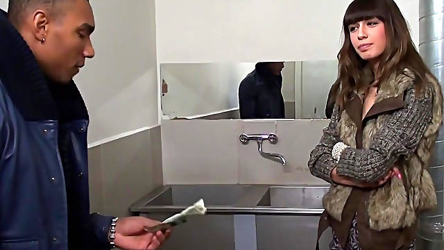 Amateur babe fuck with black for money