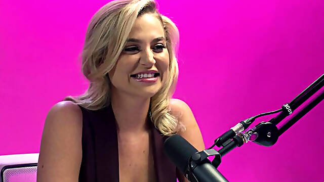 How Women Orgasm with the Superb Blake Blossom! Solo Female Masturbation! Ful...