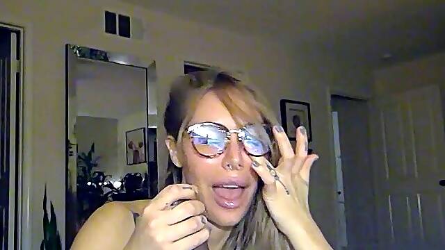 Busty amateur play wet body and masturbates toys on webcam