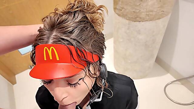 Fast Food Worker Fixes The Mistake