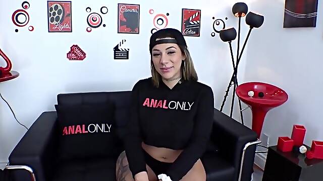 Big Booty Brunette Valentina Jewels Has Her Ass Stretched And Creampied - Logan Long