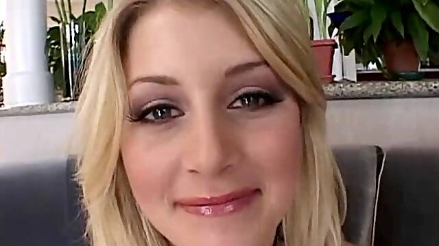 Naughty blondes share a fat cock in a threesome