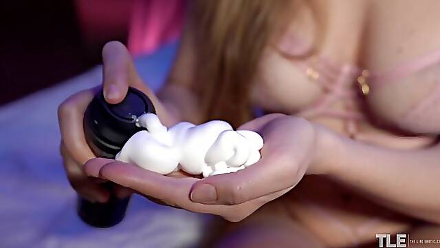 Long-haired babe with nice boobs Ryana shaving her pussy