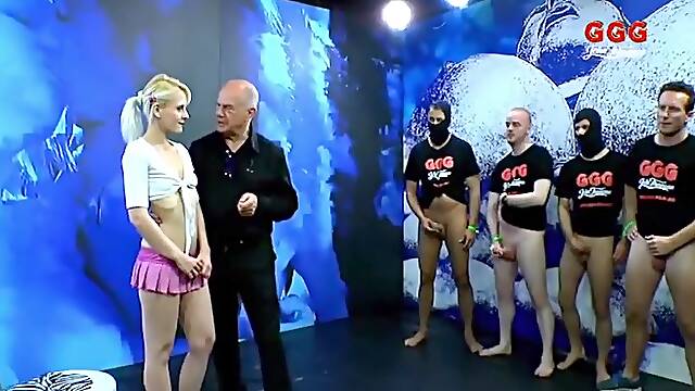GGG Ashlee Cox an Der Spermabar