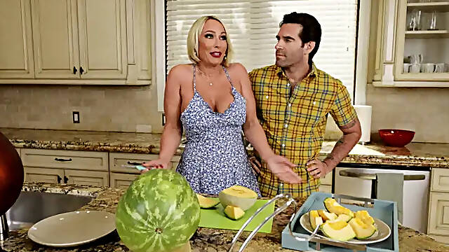 Brazzers: New Neighbor Vinces Big Surprise