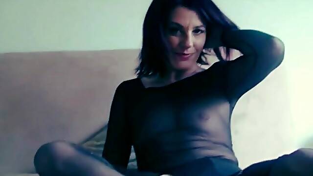 April, 44 years old free spirited cougar from Montreal.