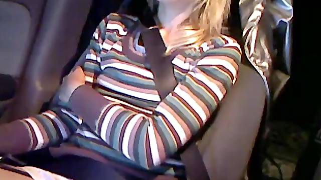 Teen gets finger climax in Car coconut_girl1991_070916 chaturbate REC