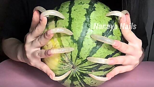 #25 - Scratching Destroying a Watermelon with My Long Natural Nails(12mins)