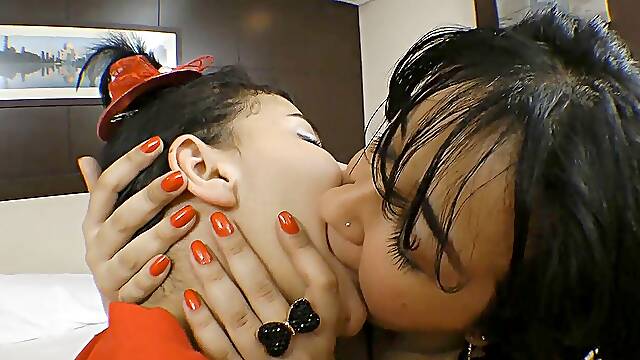 Hot Kisses by Alicia Bueno and Fabi